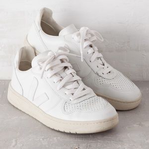 Veja V-10 in Extra White